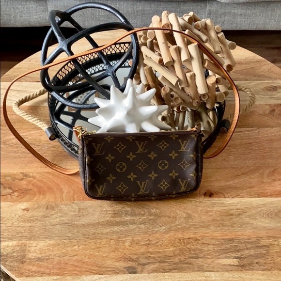 Louis Vuitton Monogram Pochette and Accessories - Picture 4 of 16